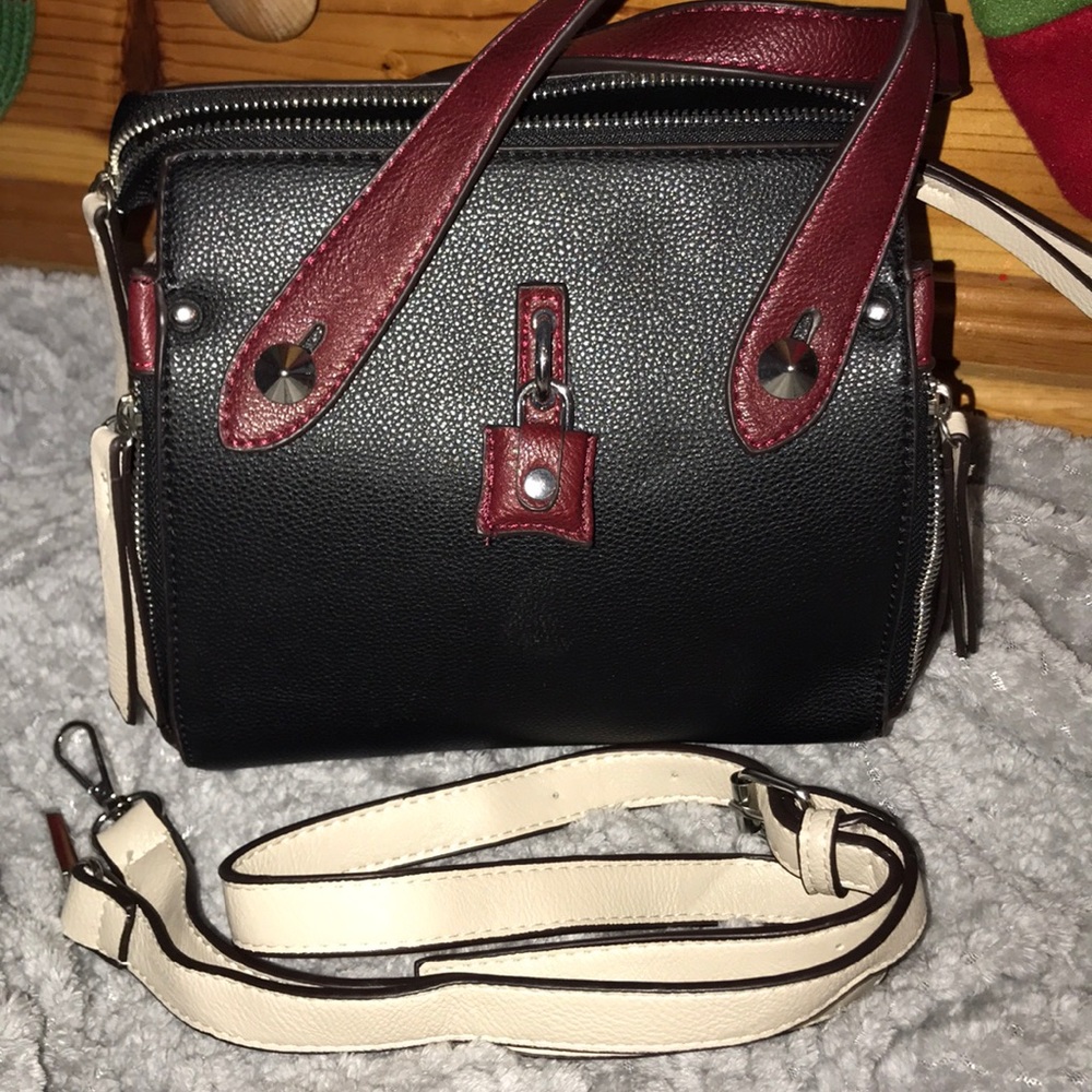 Chinese laundry purse w/ strap